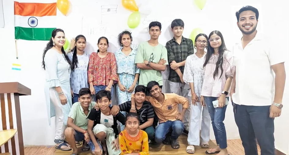 Teacher mentoring students